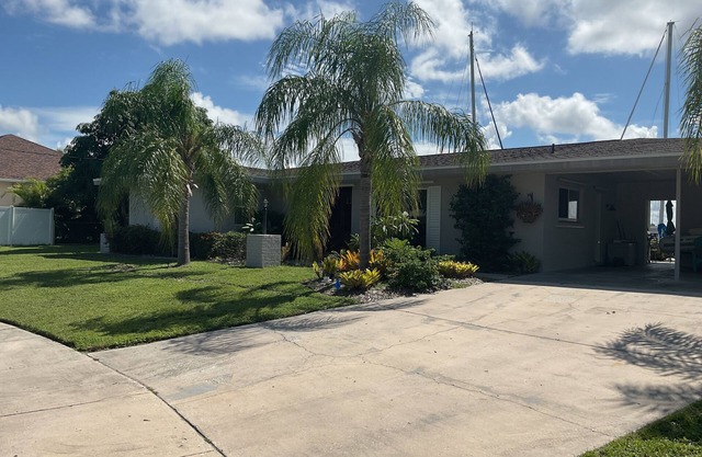 Waterfront, 2 bed, 2 bath, newly remodeled home overlooking Edgewater Lake.