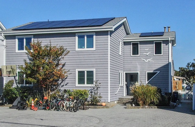 WATERFRONT 2ndFl Sky Villa w Full Itinerary ON-SITE Jacuzzi, kayak, Arcade, Dock