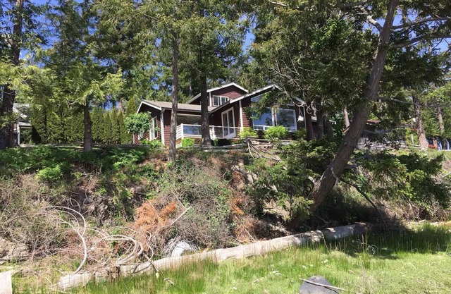 Waterfront 3 Bedroom with Kayaks, Dock & Bikes!