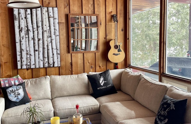 Waterfront 3 Bedroom Kawartha Cottage