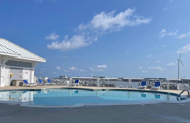 Waterfront 3 bedroom condo. Fall and oysters are here!