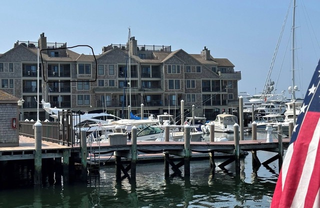 Waterfront 3B 3B on Newport Harbor and Thames St. nJuly 18-25