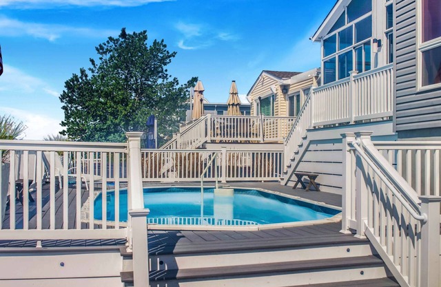 Waterfront 3BR Home in Brick w/Swimming Pool