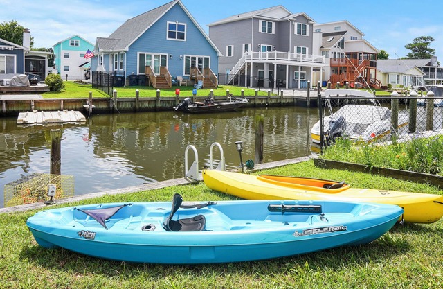 Waterfront 5BR Dock BYO Boat Sleeps 16 2 Living Rooms 2 Miles to Beach