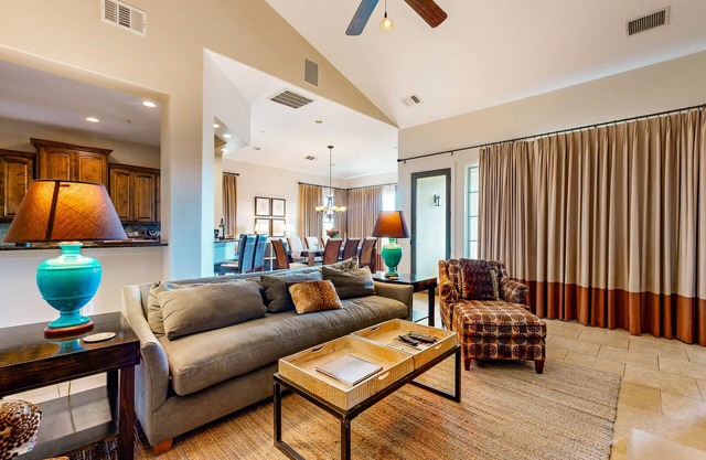 Waterfront All-Suite w/Private Balcony – On-Site Dining, Spa & Marina