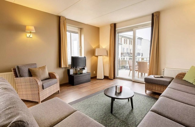 Waterfront Apartment 8 People