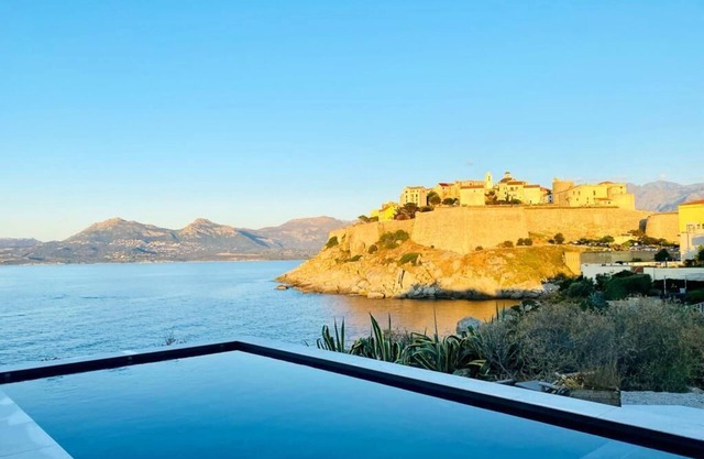 Waterfront apartment, prestige villa, sea access