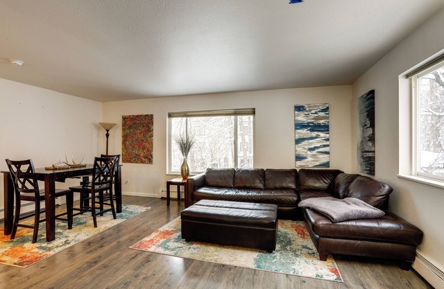 Waterfront Apt, Walk to Town & Coastal Trail!