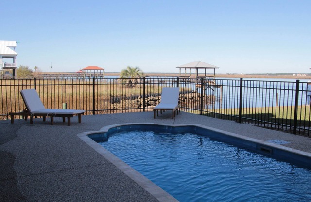 Waterfront Bayhouse With Pool