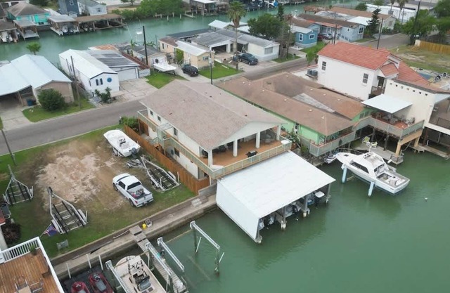 *Waterfront & Boat Slip 3 bedr Home * Deck * BBQ