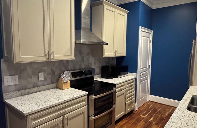 Waterfront condo. Walk to restaurants, and a short drive to beach, and Southport