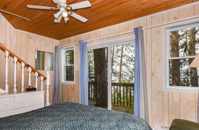 Waterfront Cottage with two cabins