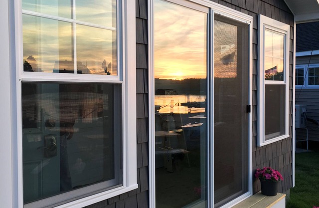 Waterfront Cottage, Blue Chair Bungalow, minutes from the beach