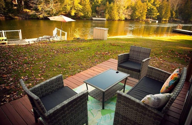 Waterfront cottage & Bunkie on a big lot!