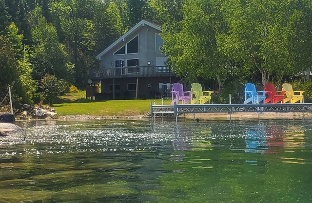 Waterfront Cottage, Kayak, Gazebo,Sauna, Pool Table, Sunset.