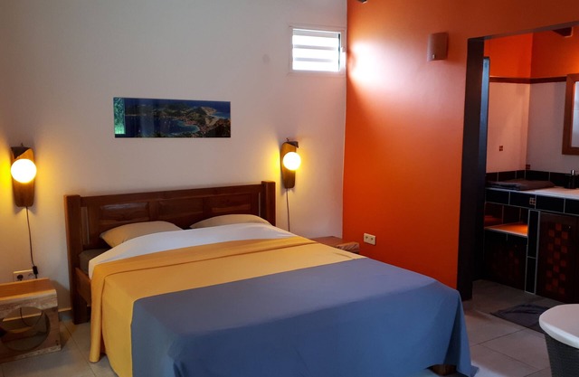 Waterfront cottage + spa located 100m from Grande Anse Deshaies beach