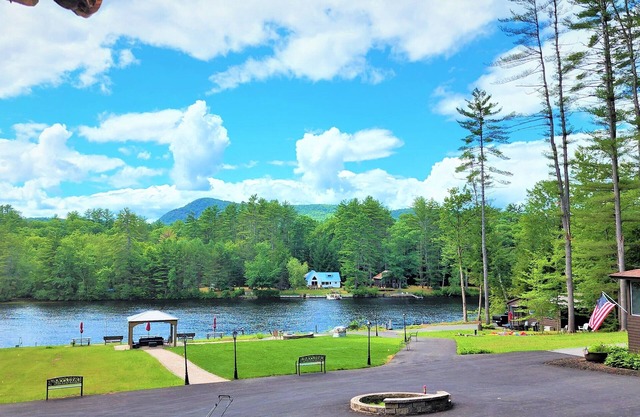 Waterfront Cottages near Lake George and Saratoga Springs