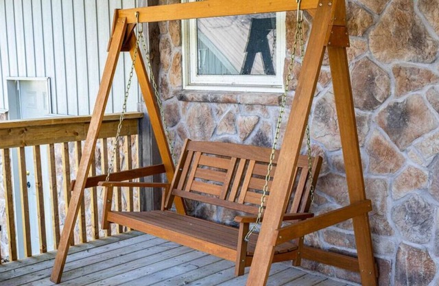 Waterfront Cottage with Sunsets, BBQ and Yard