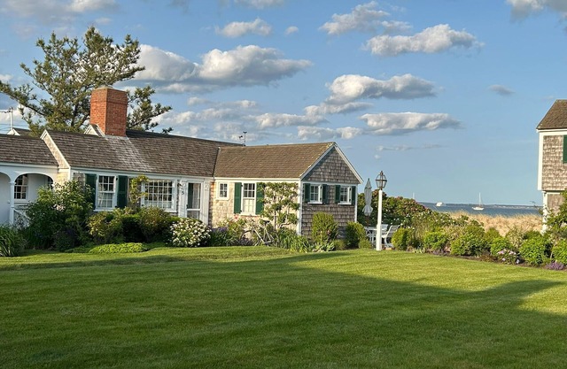 Waterfront Delft Haven Historic West End Cottage with Parking. Finest Location.
