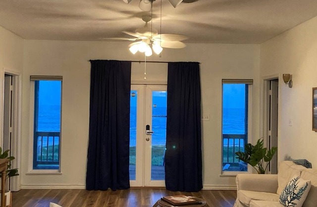 Waterfront Family Beach House Escape
