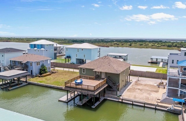 WATERFRONT GK Bay Place