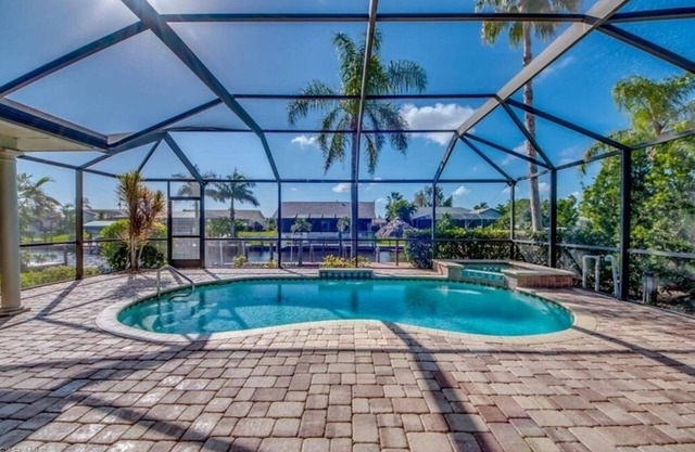 Waterfront Gold Coast Villa, Heated Pool w/Hot Tub, Southern Exposure
