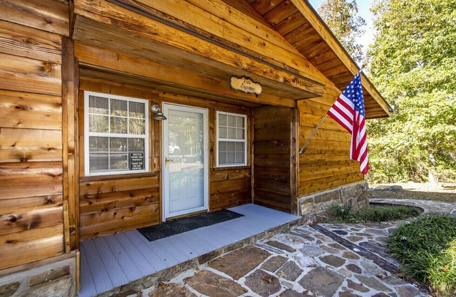 Waterfront Greers Ferry Lake Home w/Swimming Beach