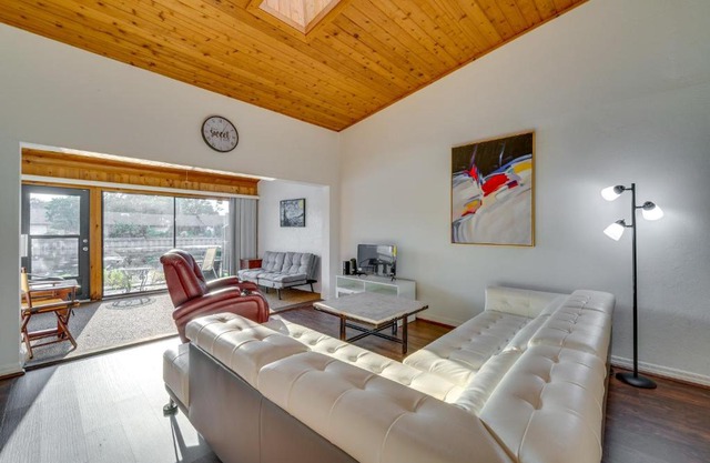 Waterfront Haines City Townhome with Community Pool!
