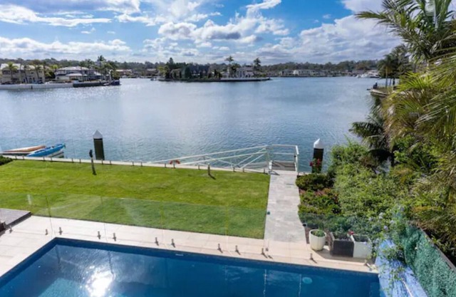 Waterfront Harmony House with heated pool and kayak