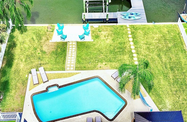 Waterfront, Heated Pool, Kayaks, Paddle Boards, Gameroom, 6BR Home