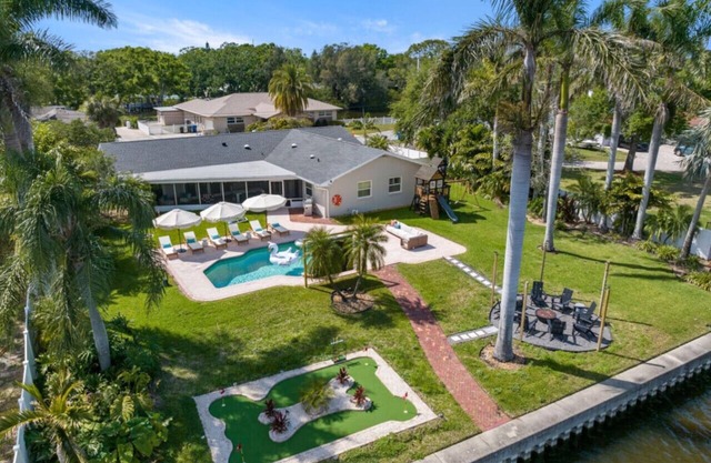 Waterfront Heated Pool + PuttPutt+Games, Sleeps 18