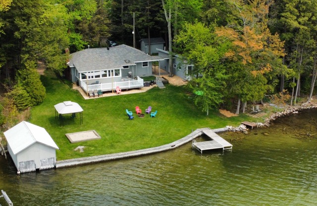 Waterfront home on South Lake Leelanau, pet friendly, beautiful sunsets.n.