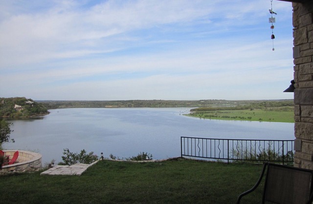 Waterfront home, private dock; amazing views lake/nature park