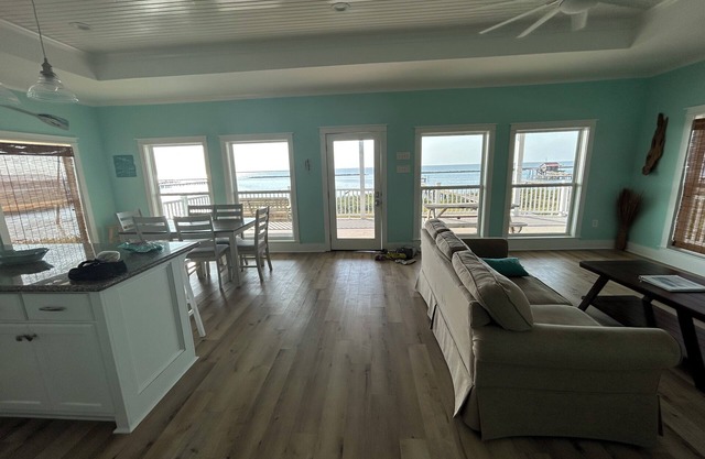 Waterfront Home w/400' Fishing Pier. Crab & Fish off the Pier w/Boat Access.