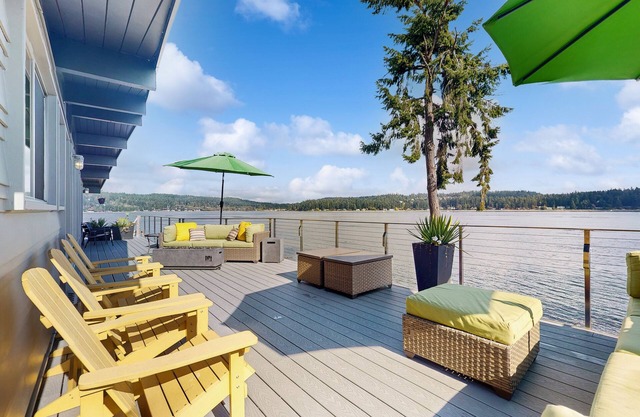 Waterfront home with a full kitchen, gas fireplace, W/D, & kayaks - views