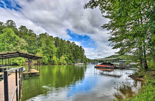 Waterfront House w/ Hot Tub on Lake Hartwell!