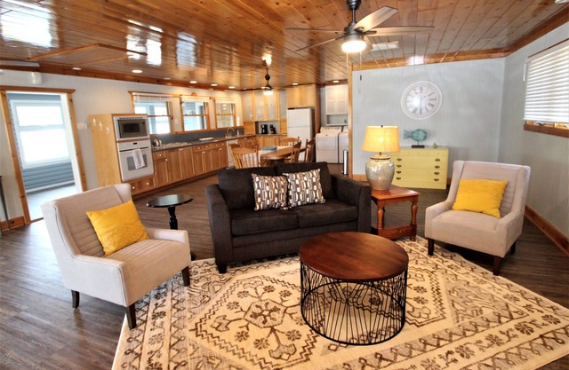 Waterfront Lake Cottage w/Hot Tub!