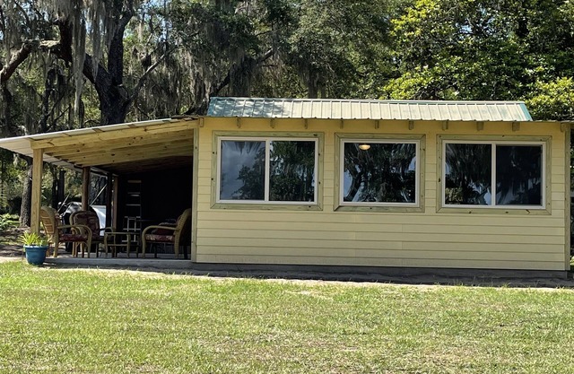 Waterfront Lake Kerr Cottages- McDade * Newly Remodel *