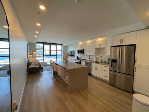 Waterfront large 1 BR with 6 appliances & gym