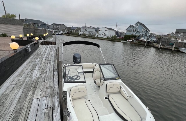 Waterfront Luxury: Brick Ranch - Summer Dream!