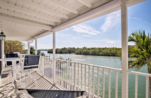 Waterfront Marco Island Retreat w/Shared Docks