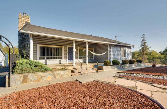 Waterfront Mariposa Vacation Rental w/Hot Tub