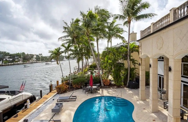 Waterfront Modern Luxury Oasis 5 Bedrooms 5 Baths