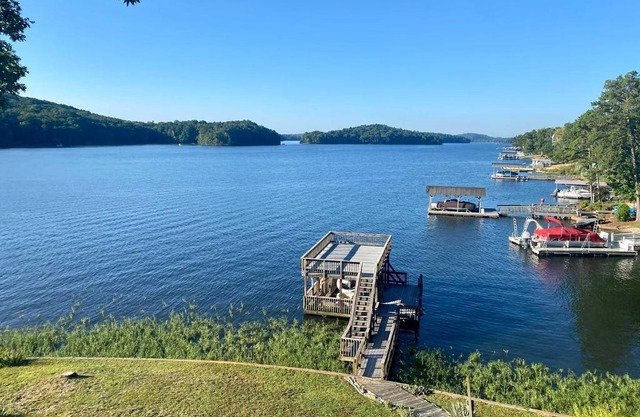 Waterfront New London Abode with Grill and Kayaks!