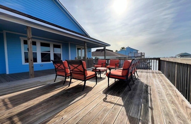 Waterfront, Outdoor Bar, Great Fishing, Boating!