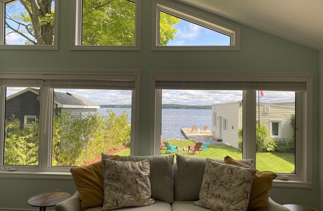 Waterfront Paradise on the lake!