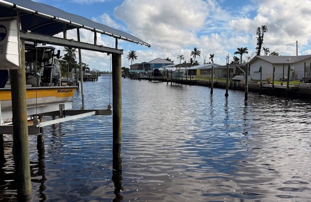 Waterfront, Pet Friendly, 2 Master BR Home in Charming Matlacha