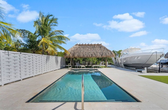 Waterfront pool home, 2 Tiki's, dock, large covered living/kitchen and game area