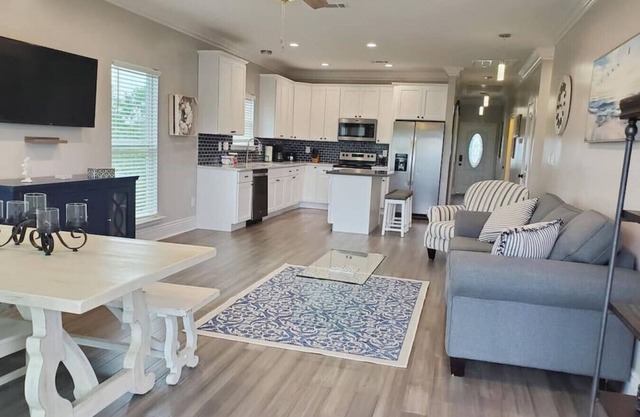 Waterfront Relaxation 5 Beds 2 Bath Pool Boat Slip
