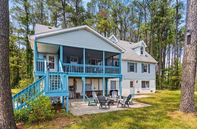 Waterfront Retreat- Relaxing Family Fun! King Bed, Private Dock great 4 Fishing!